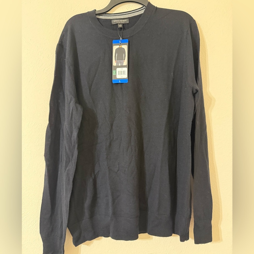 Banana Republic Men’s Crew Neck Sweater - Picture 6 of 9